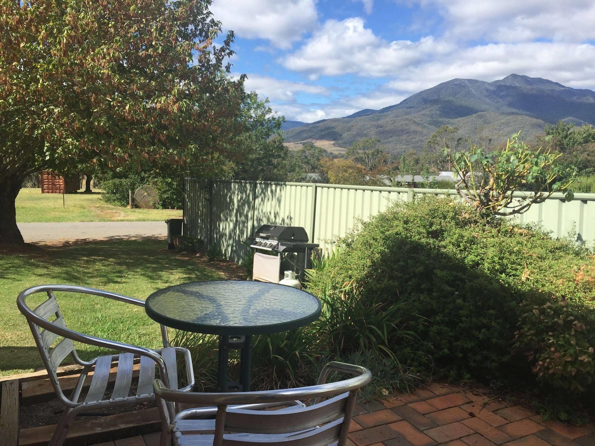 Bogong Moth Motel Mount Beauty Exterior photo